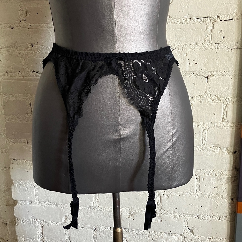 Vintage 80s Warners Les Romantiques Black Lace Garter Belt size M style 164
